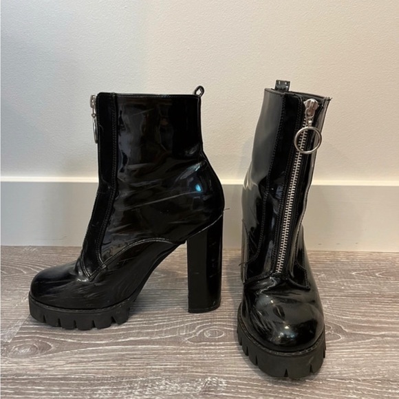 black patent leather heeled boots - Picture 2 of 5